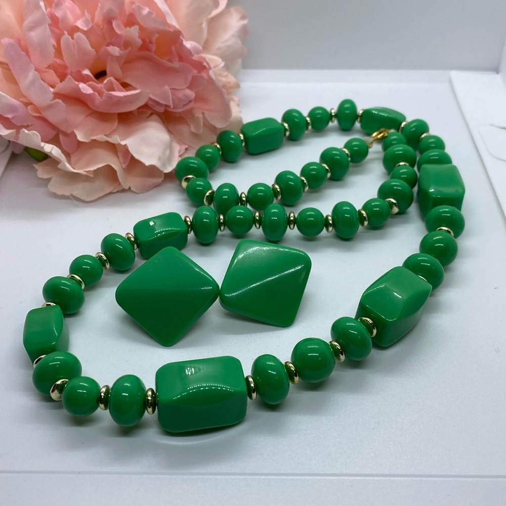 Vintage Green Lucite Necklace & Clip Earring Set